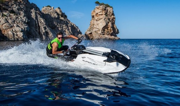 WAVE RUNNER by Yamaha